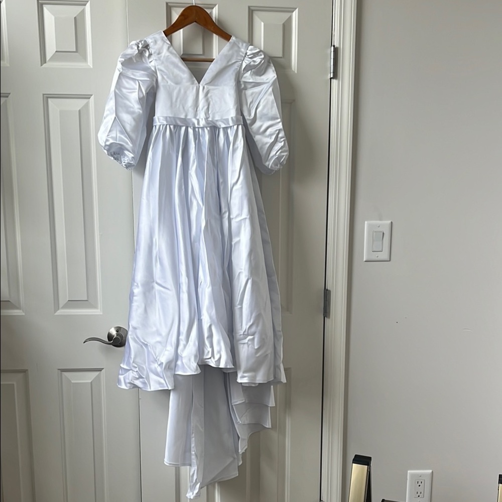 Communion: flower girl dress:Elegant White Ruffled Dress